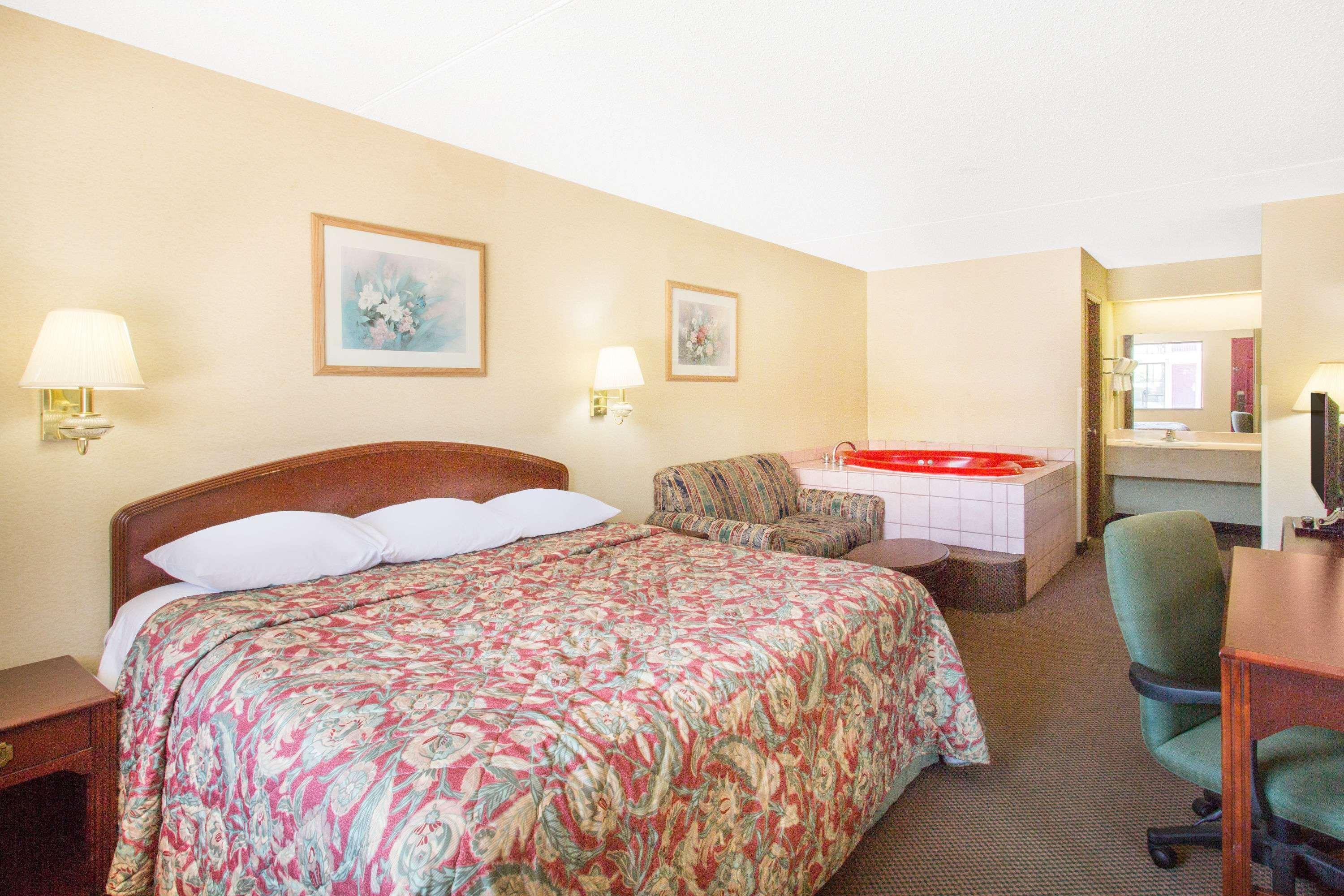 Days Inn & Suites By Wyndham Bentonville Dış mekan fotoğraf