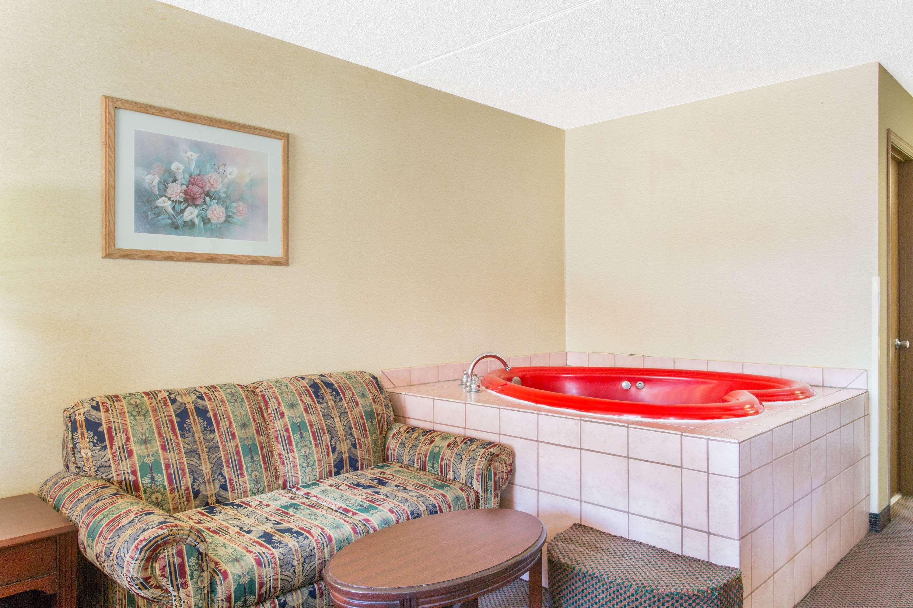 Days Inn & Suites By Wyndham Bentonville Dış mekan fotoğraf