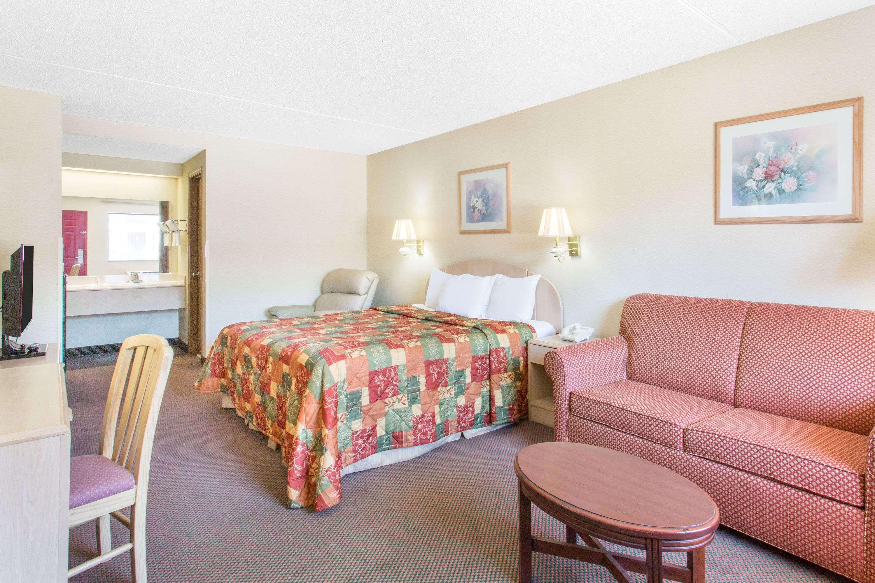 Days Inn & Suites By Wyndham Bentonville Dış mekan fotoğraf