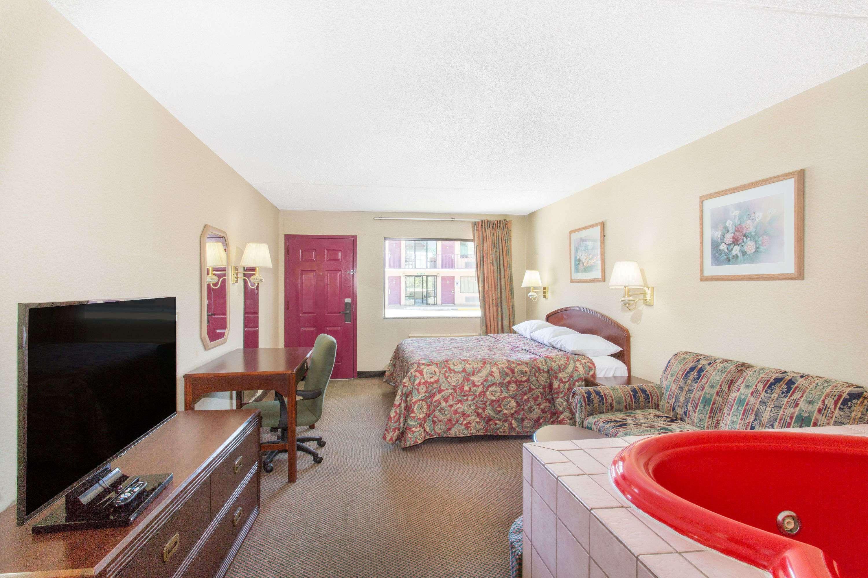 Days Inn & Suites By Wyndham Bentonville Dış mekan fotoğraf